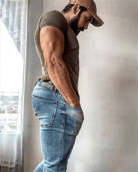 hombres con gluteos grandes